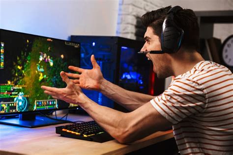 Experts warn vs addiction to Internet, online games.
